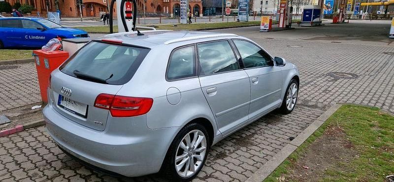 Gebraucht Audi A3 Attraction 105 PS (77 kW) 2011 Grau Kleinwagen