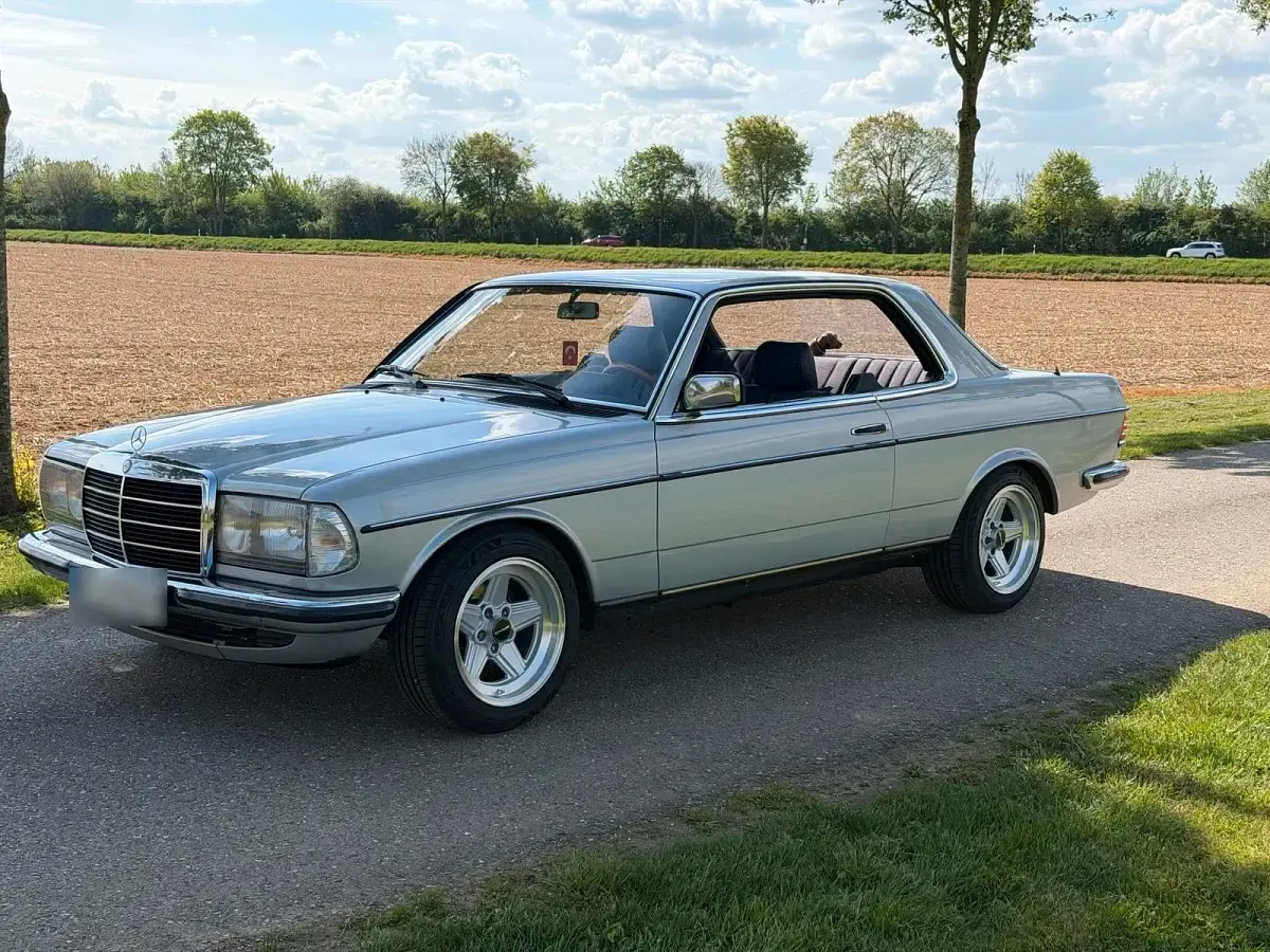 Gebraucht Mercedes 230 136 PS (100 kW) 1984 Silber Coupé