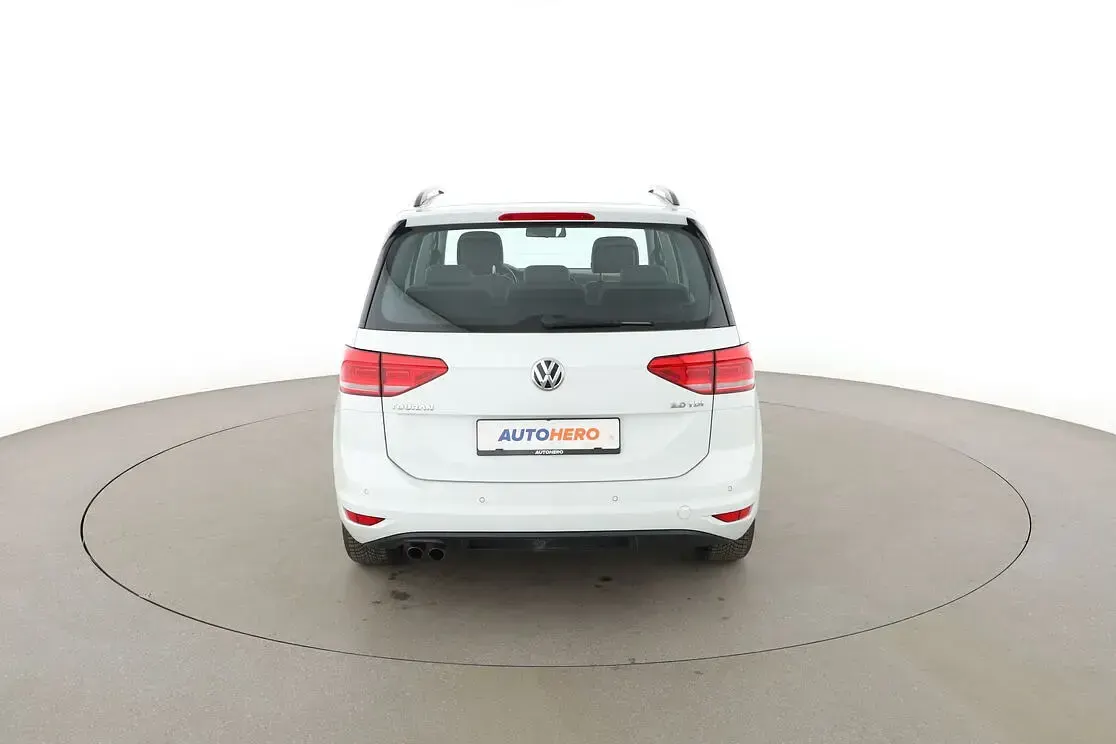 Gebraucht VW Touran Comfortline 150 PS (110 kW) 2015 Weiß Van / Kleinbus