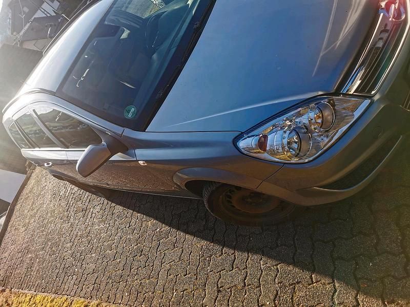 Gebraucht Opel Astra 101 PS (74 kW) 2009 Silber Kombi