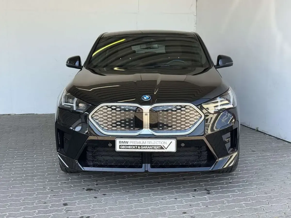 Gebraucht BMW iX2 M Sport 225 kW (306 PS) 2025 Schwarz SUV