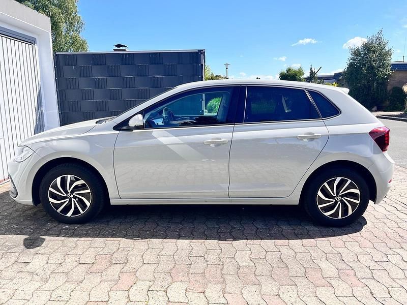 Usata VW Polo Life 95 CV (69 kW) 2024 Grigio Utilitaria
