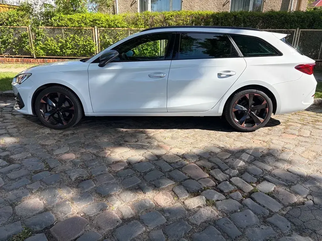 Używany Cupra Leon 150 KM (110 kW) 2023 Biały Sedan/Limuzyna