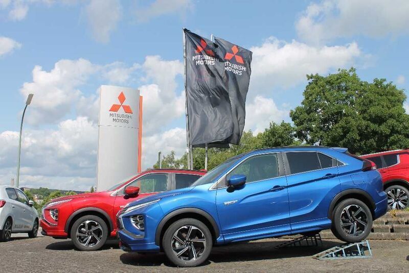 Blau Neu 2025 Mitsubishi Eclipse Cross Select SUV | 37.690 € - Bild 1/1