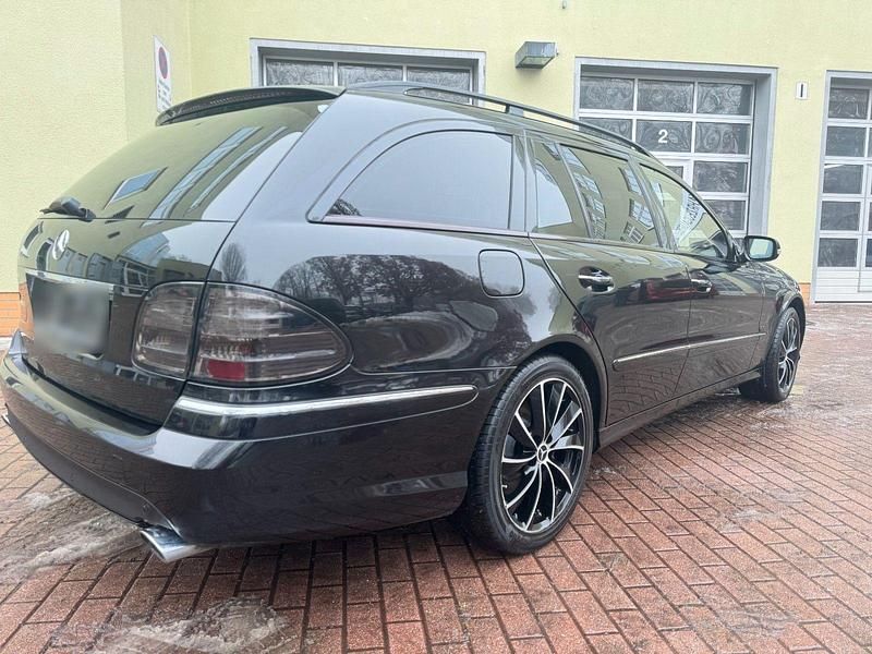 Gebraucht Mercedes E500 Avantgarde 387 PS (284 kW) 2006 Schwarz Kombi