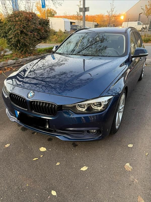 Blau Gebraucht 2019 BMW 320 Sport Line Kombi | 22.222 € (Guter Preis) - Bild 1/4