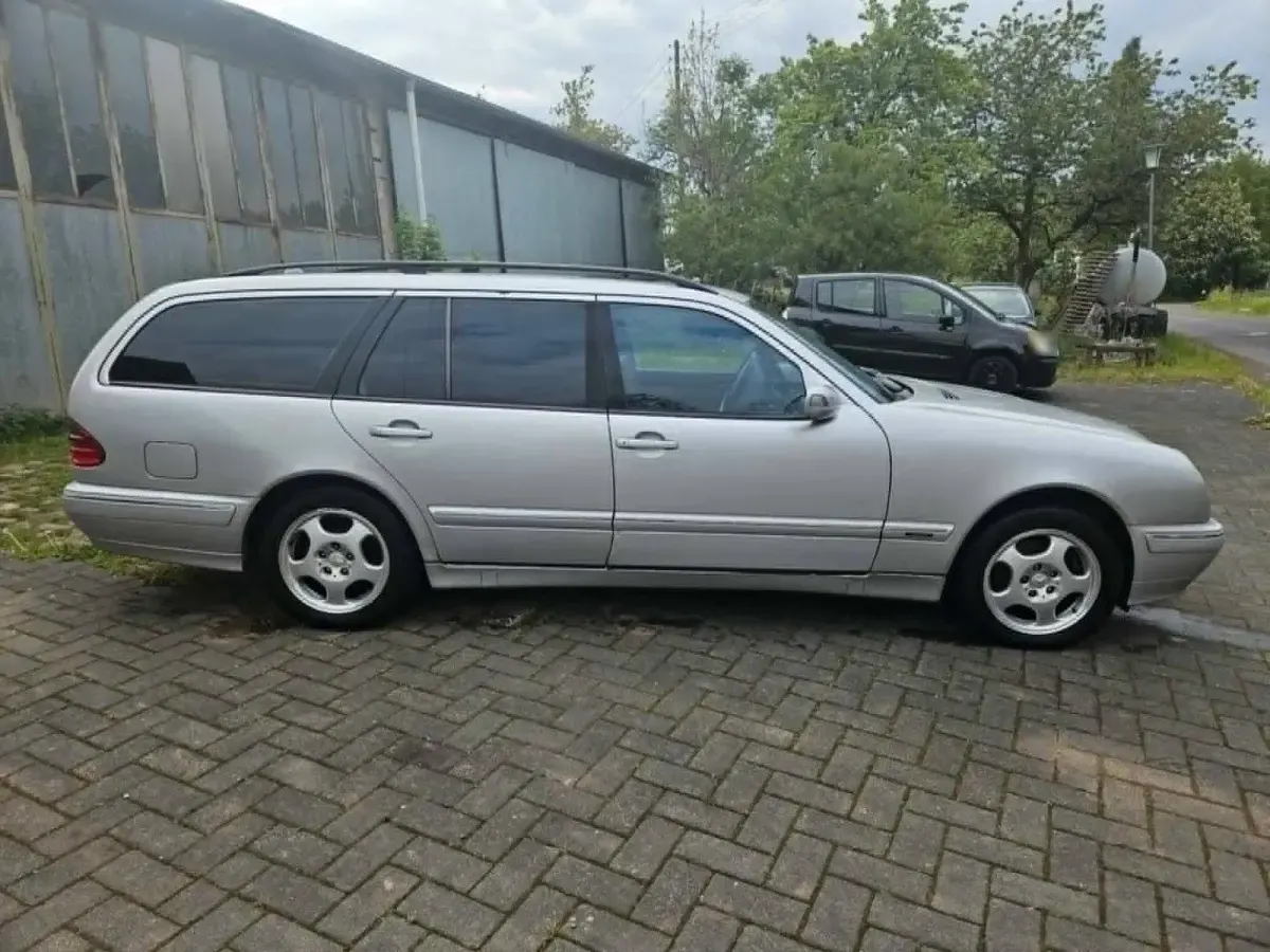 Gebraucht Mercedes E320 224 PS (164 kW) 2000 Silber Kombi