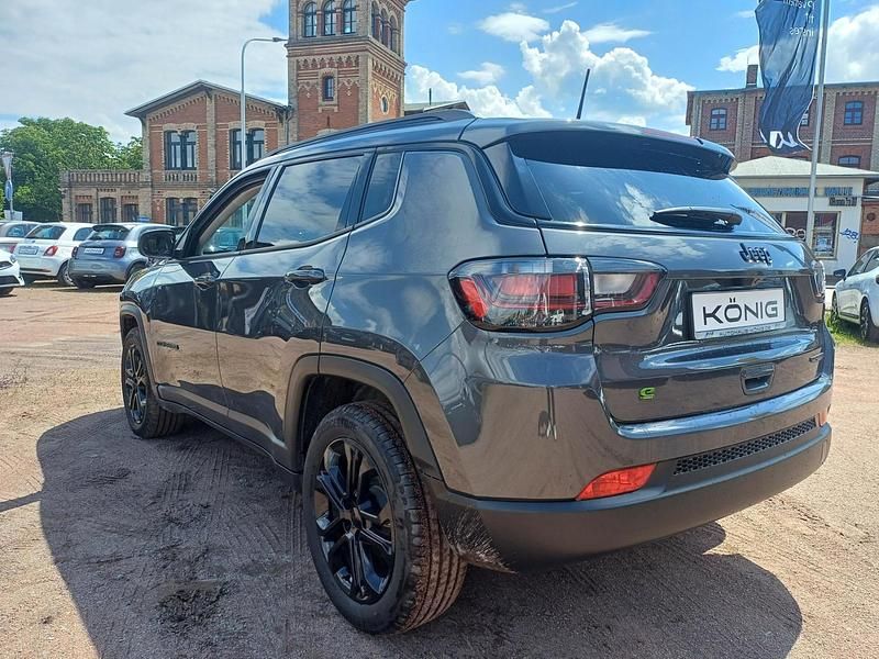 Käytetty Jeep Compass Night Eagle 131 HP (96 kW) 2023 Harmaa Katumaasturi