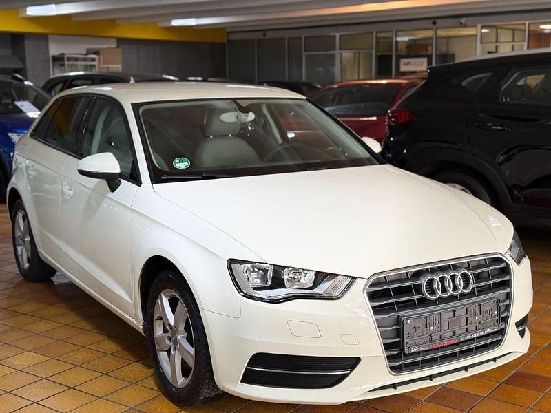 Gebraucht Audi A3 Attraction 110 PS (80 kW) 2014 Weiß Limousine