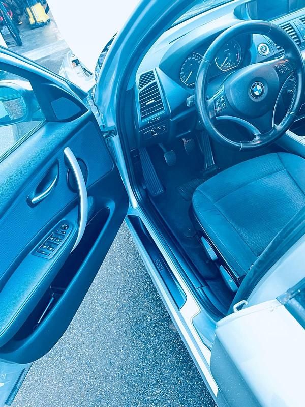 Gebraucht BMW 118 143 PS (105 kW) 2009 Silber Kleinwagen