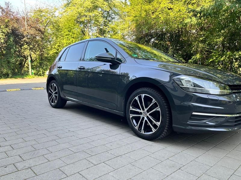 Gebraucht VW Golf VII Sound 150 PS (110 kW) 2017 Grau Limousine