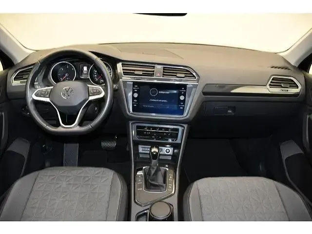 Gebraucht VW Tiguan Life 150 PS (110 kW) 2023 Schwarz SUV