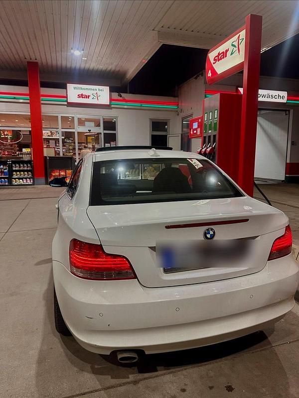 Weiß Gebraucht 2008 BMW 123 Coupé Coupé | 5.200 € - Bild 1/4