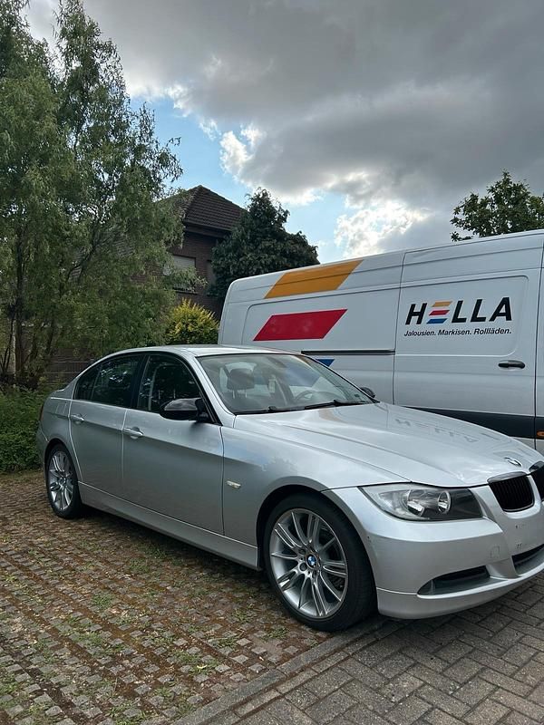 Silber Gebraucht 2008 BMW 318 Limousine | 3.300 € (Superpreis) - Bild 1/4