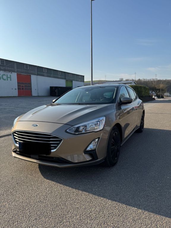 Beige Gebraucht 2018 Ford Focus Cool & Connect Limousine | 9.290 € (Guter Preis) - Bild 1/4