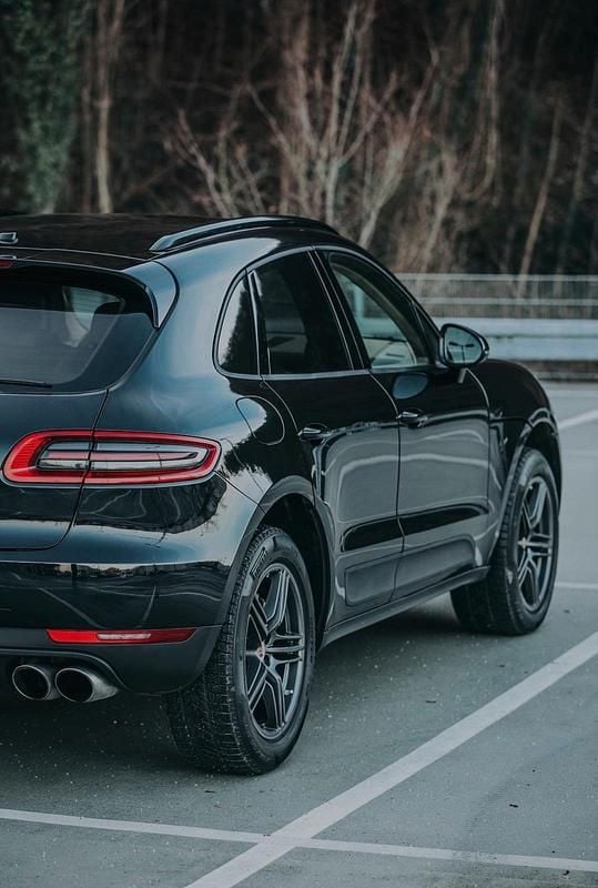 Schwarz Gebraucht 2015 Porsche Macan S SUV | 23.800 € (Superpreis) - Bild 1/4