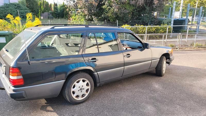 Gebraucht Mercedes 200 118 PS (86 kW) 1992 Grau Kombi