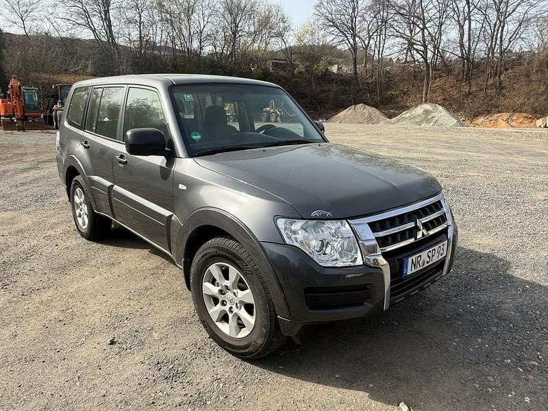 Gebraucht Mitsubishi Pajero 190 PS (139 kW) 2016 Grau SUV