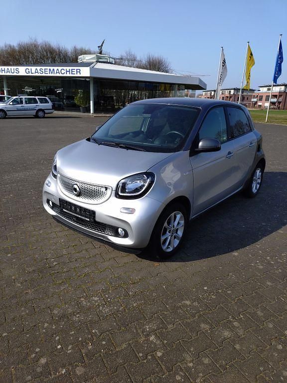 Gebraucht Smart ForFour Passion 90 PS (66 kW) 2019 Silber Kleinwagen