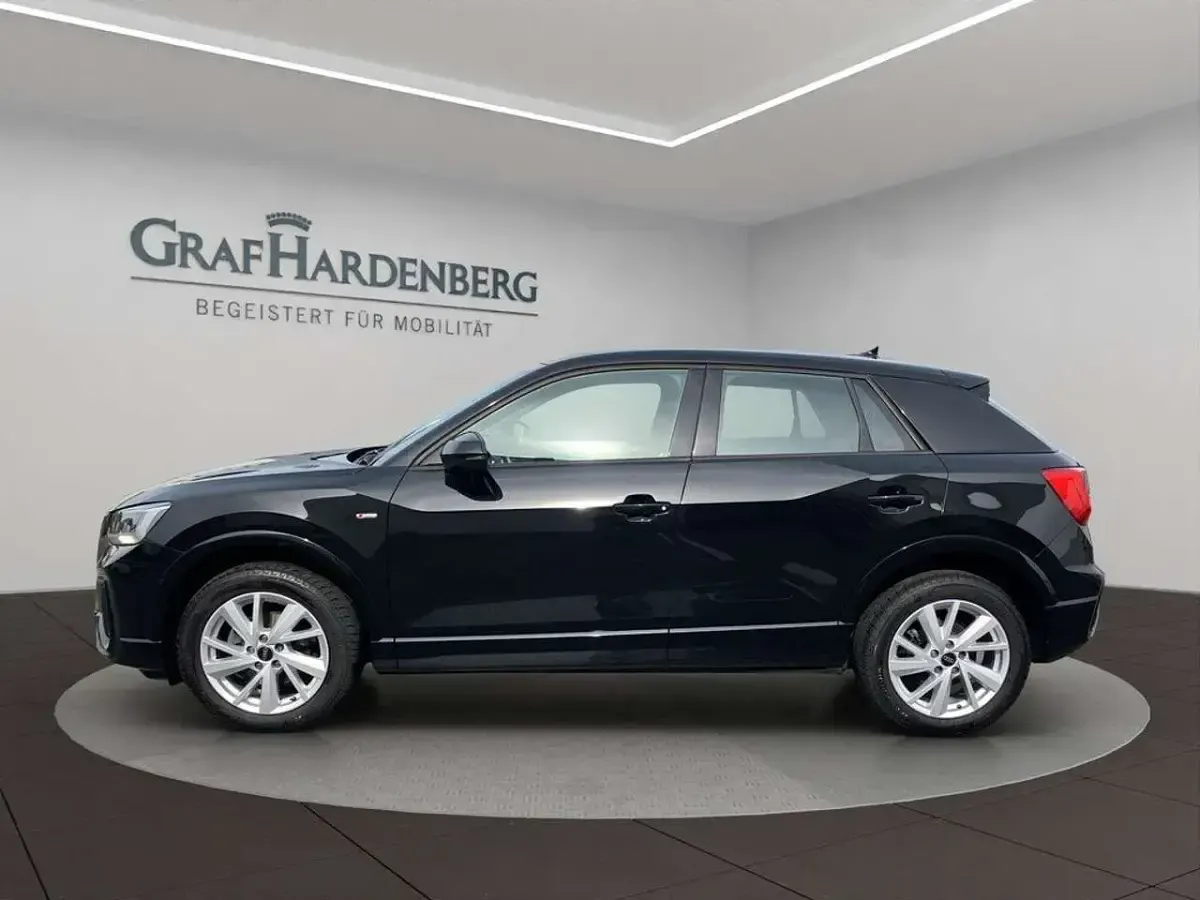 Gebraucht Audi Q2 S-Line 150 PS (110 kW) 2024 Mythosschwarz metallic SUV