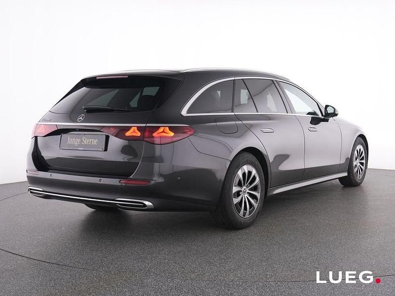 Gebraucht Mercedes E220 Avantgarde 197 PS (144 kW) 2025 Grau Limousine