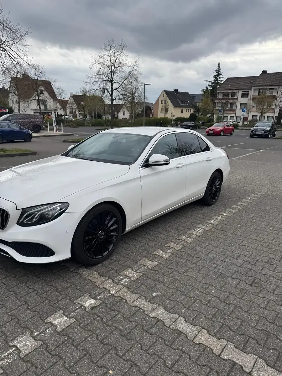 Gebraucht Mercedes E200 184 PS (135 kW) 2018 Weiß Limousine