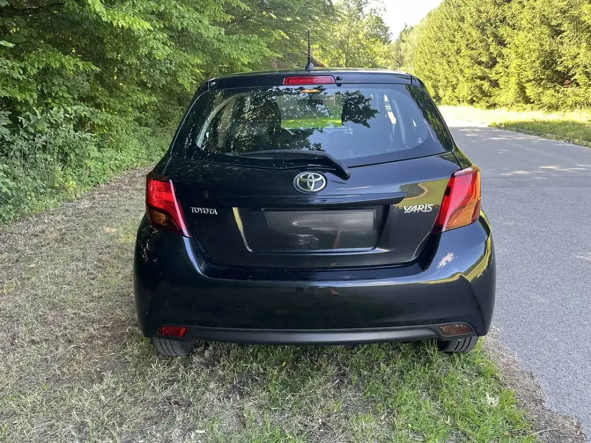 Gebraucht Toyota Yaris 99 PS (72 kW) 2015 Schwarz Kleinwagen
