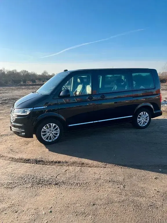 Gebraucht VW Multivan Highline 204 PS (150 kW) 2023 Schwarz Van / Kleinbus