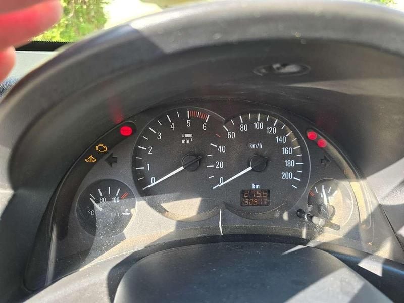 Gebraucht Opel Combo 75 PS (55 kW) 2010 Rot Van / Kleinbus