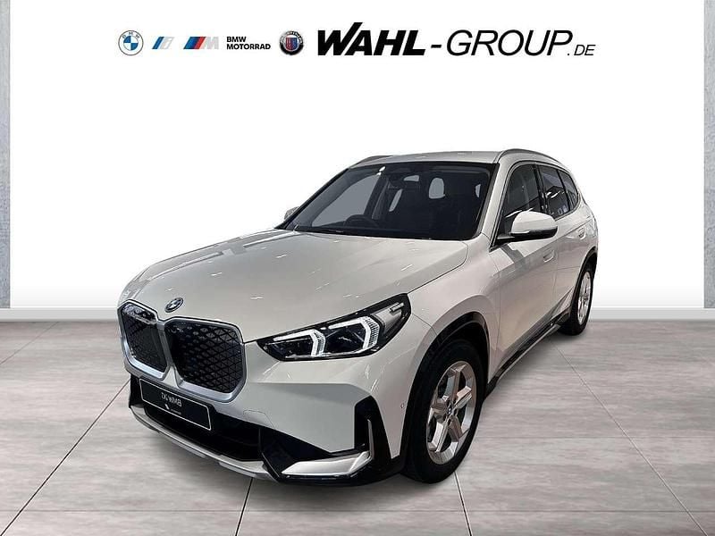 Alpinweiss iii Neu 2025 BMW iX1 Sport Line SUV | 49.990 € (Superpreis) - Bild 1/4