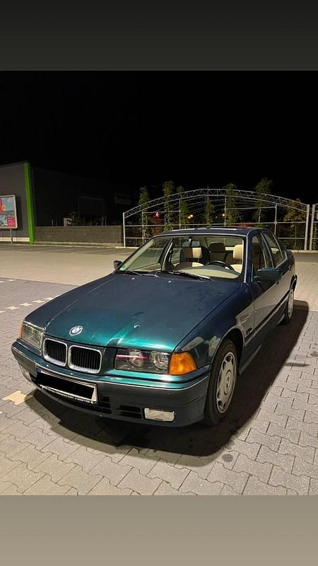 Grün Gebraucht 1995 BMW 316 Basis Limousine | 2.990 € - Bild 1/4