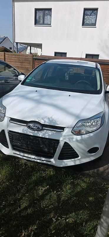 Gebraucht Ford Focus 116 PS (85 kW) 2014 Weiß Kombi