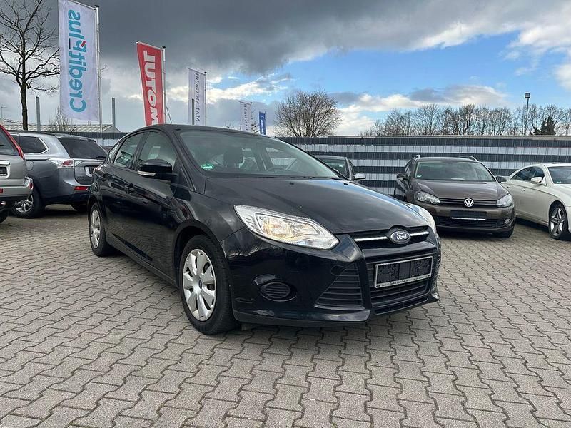 Schwarz Gebraucht 2013 Ford Focus Trend Limousine | 2.000 € (Superpreis) - Bild 1/4