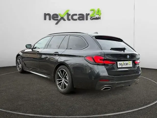 Gebraucht BMW 520 M Sport 190 PS (139 kW) 2022 Grau (sophistograu) Limousine