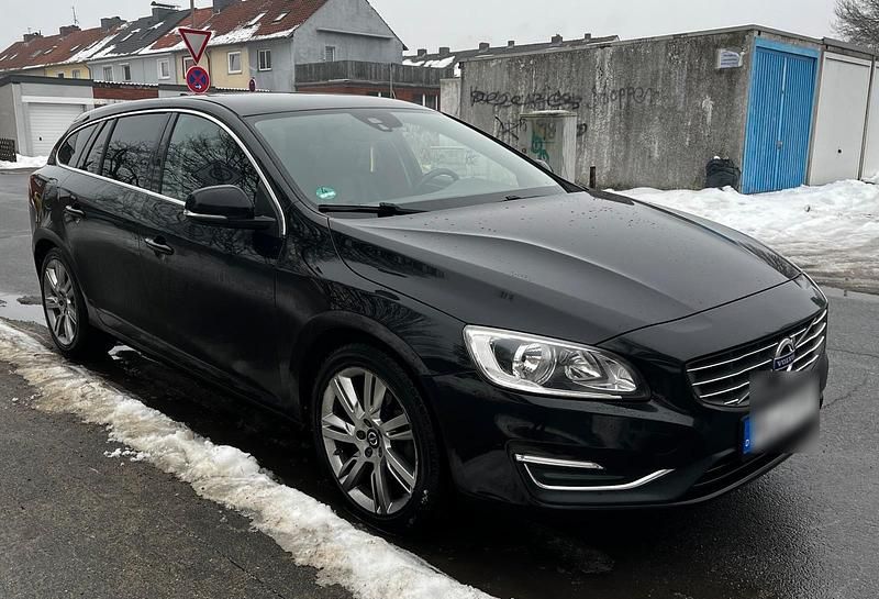 Gebraucht Volvo V60 190 PS (139 kW) 2015 Schwarz Kombi