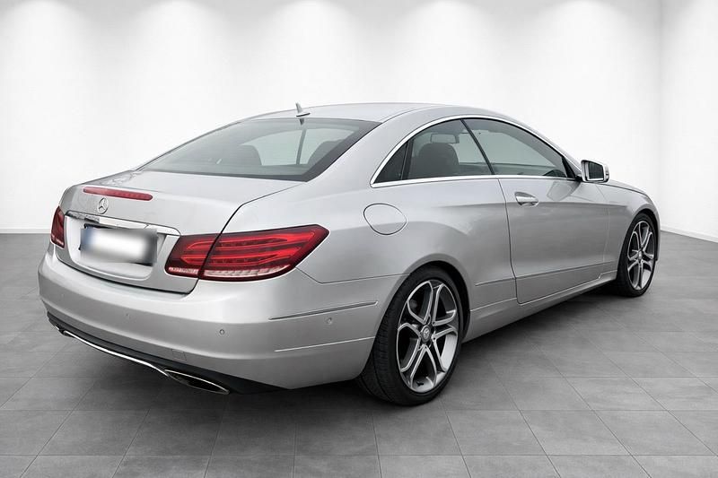 Gebraucht Mercedes E220 170 PS (125 kW) 2014 Silber Coupé