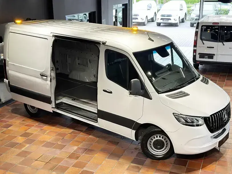 Gebraucht Mercedes Sprinter 190 PS (139 kW) 2021 Arktikweiß mb 9147 Van