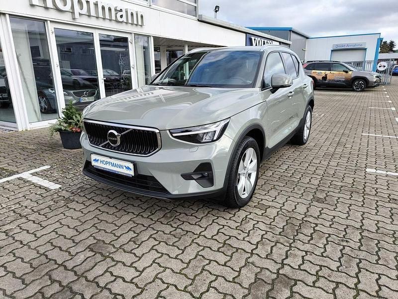 Gebraucht Volvo XC40 163 PS (119 kW) 2022 Sage green / metallic SUV