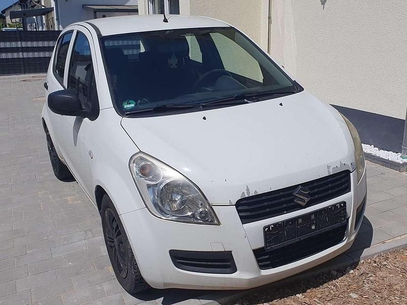 Gebraucht Suzuki Splash Basic 65 PS (47 kW) 2011 Weiß Kleinwagen