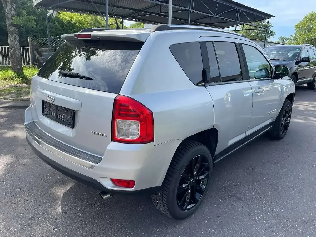 Gebraucht Jeep Compass Limited 163 PS (119 kW) 2013 Bright silver metallic clear SUV