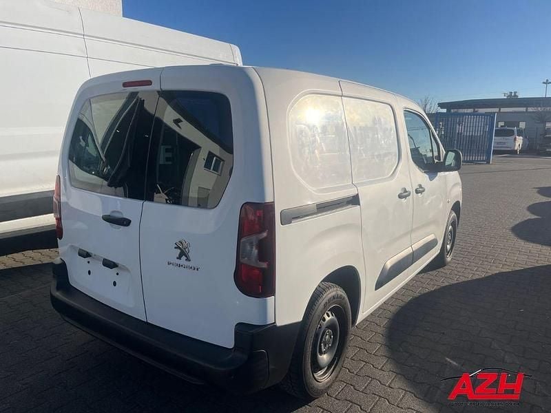 Gebraucht Peugeot Partner Premium 99 PS (72 kW) 2019 Lack weiss banquise/typ aussen Van / Kleinbus
