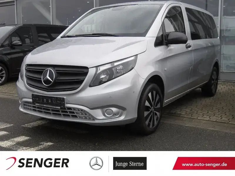 Silber Gebraucht 2023 Mercedes Vito Van / Kleinbus | 40.401 € (Teuer) - Bild 1/1