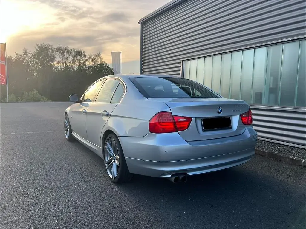 Gebraucht BMW 325 Comfort Edition 218 PS (160 kW) 2010 Silber Limousine