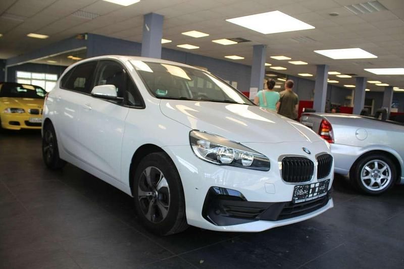 Weiß Gebraucht 2020 BMW 216 Limousine | 16.980 € (Guter Preis) - Bild 1/4