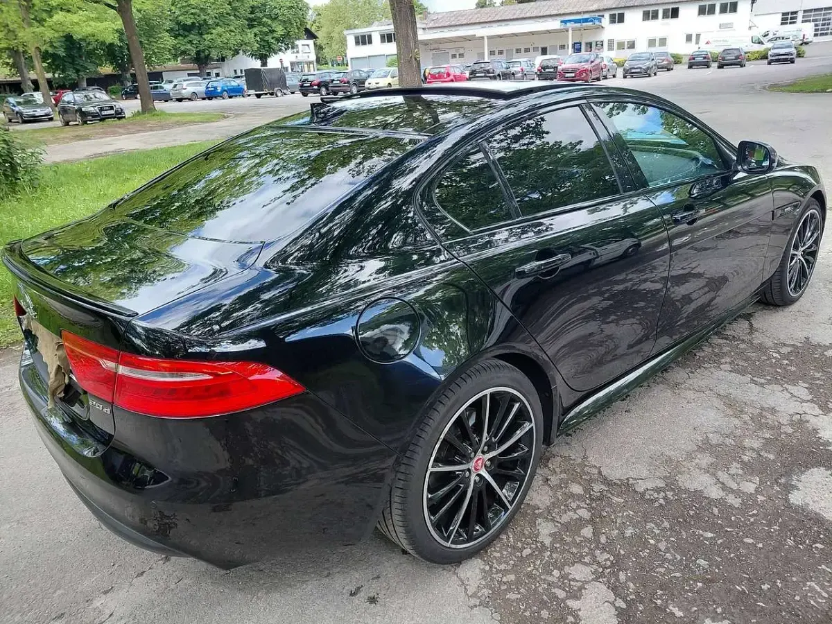 Gebraucht Jaguar XE R-Sport 179 PS (131 kW) 2016 Schwarz Limousine