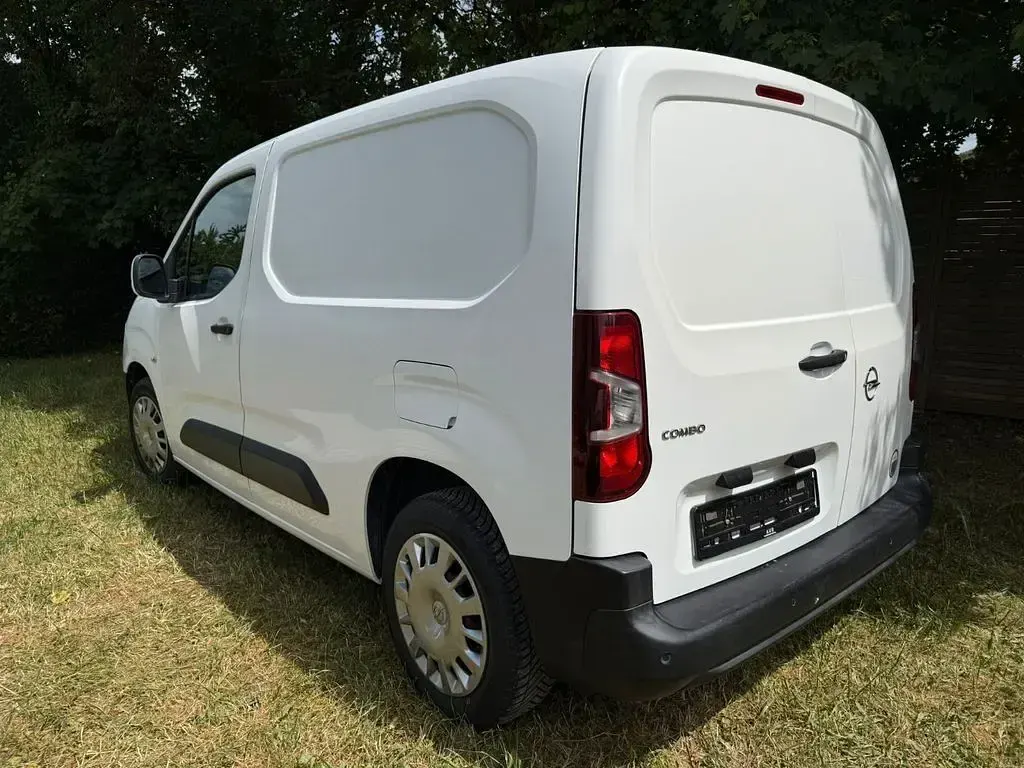 Gebraucht Opel Combo 76 PS (55 kW) 2020 Weiß Van / Kleinbus