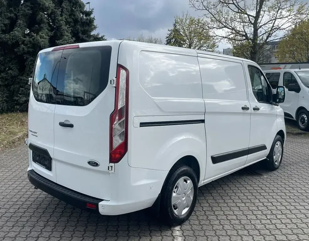 Gebraucht Ford 300 105 PS (77 kW) 2021 Weiß Van / Kleinbus