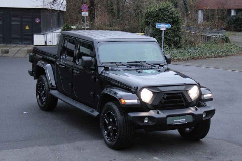 Schwarz metallic Gebraucht 2020 Jeep Gladiator Sport SUV | 43.990 € (Etwas zu teuer) - Bild 1/4
