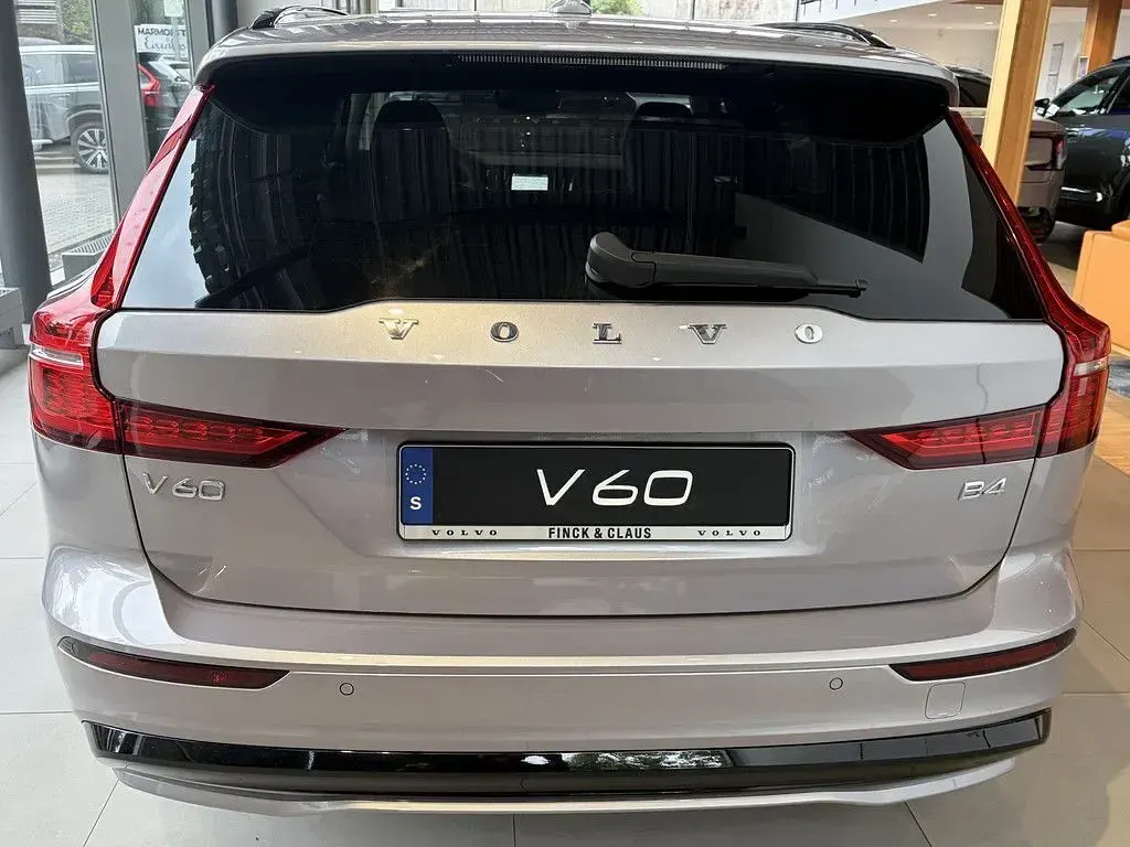 Neu Volvo V60 Plus 197 PS (144 kW) 2026 Silber Kombi