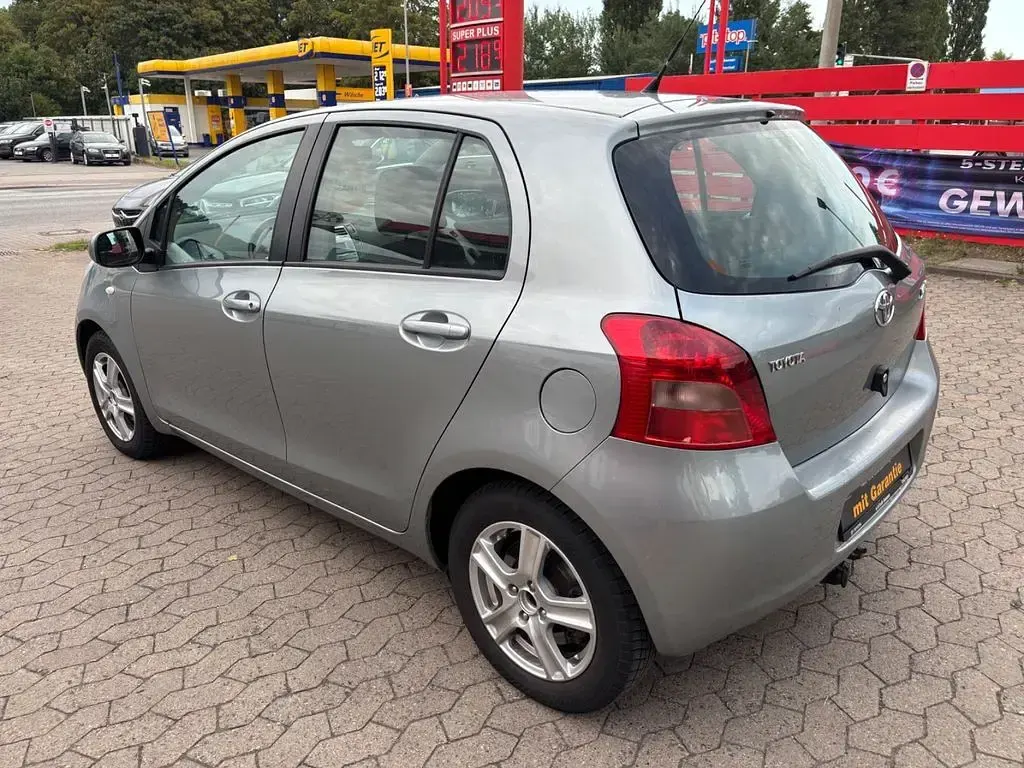 Gebraucht Toyota Yaris Cool 87 PS (63 kW) 2006 Silber Limousine